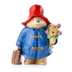 Paddington: Holding Flowers